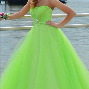 Like green prom dress